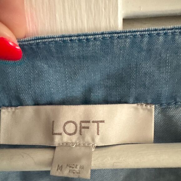 LOFT CHAMBRAY WRAP FLUTTER PREPPY COTTAGECORE BLOUSE SZ M - Picture 3 of 3